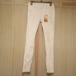 White skinny jeans