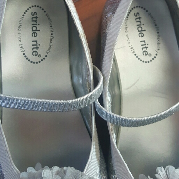 🎁Kid Girls silver flats - Picture 4 of 4