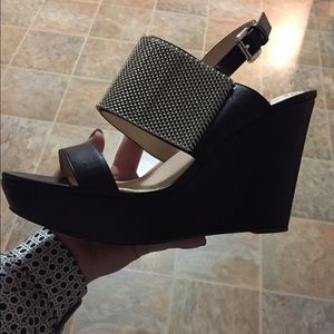 Black wedge with chain accent. TORRID - size 11.