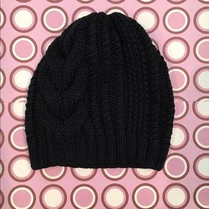 Cute knitted fall beanie!🍁❄️