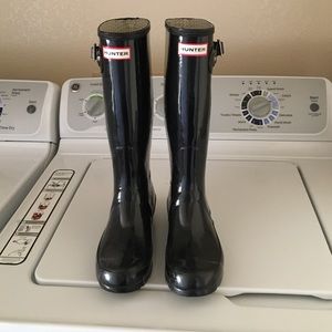 Black hunter boots