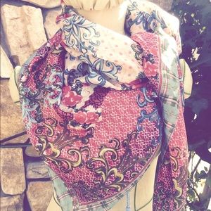 Beautiful JOHNNY WAS Scarf silk coral & pink