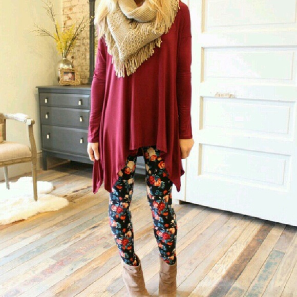 •PLUS Size Rose Floral Print Leggings• - Picture 2 of 2