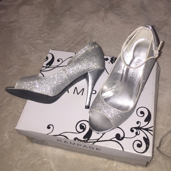 Sparkly silver heels - Picture 1 of 4