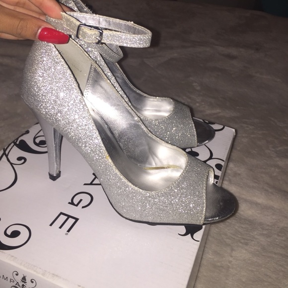 Sparkly silver heels - Picture 3 of 4