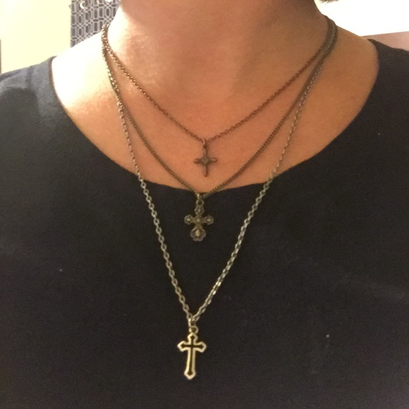Three chain Premier Designs cross necklace