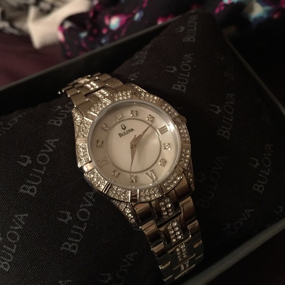 Bulova watch NEw in bow. Stunning