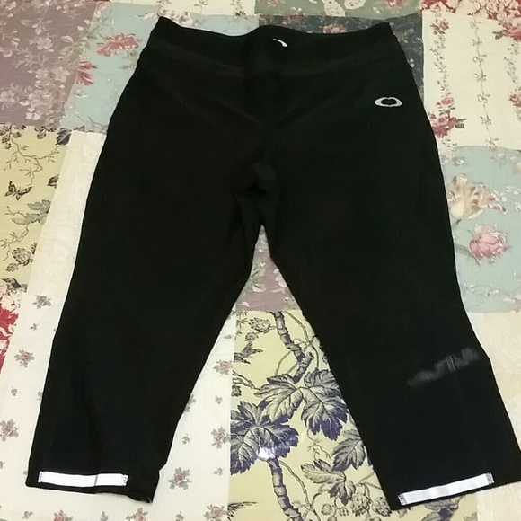 Oakley Pants - Oakley Black Capri Leggings