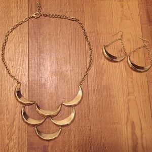 Gold necklace and earring set