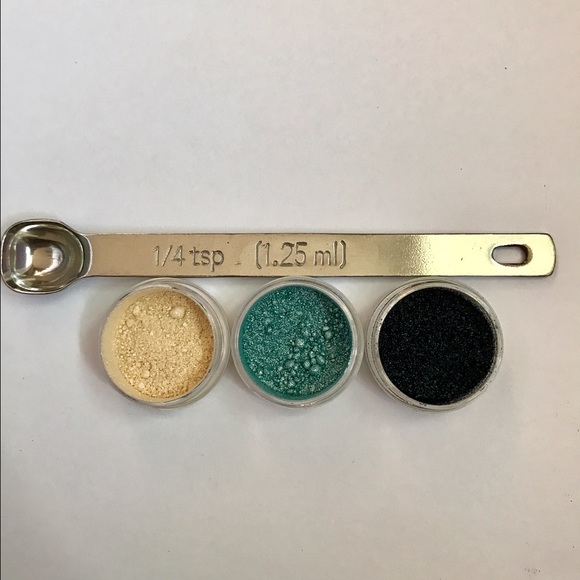 💜SALE M•A•C Eyeshadow Pigment Sample Set #50 - Picture 2 of 3
