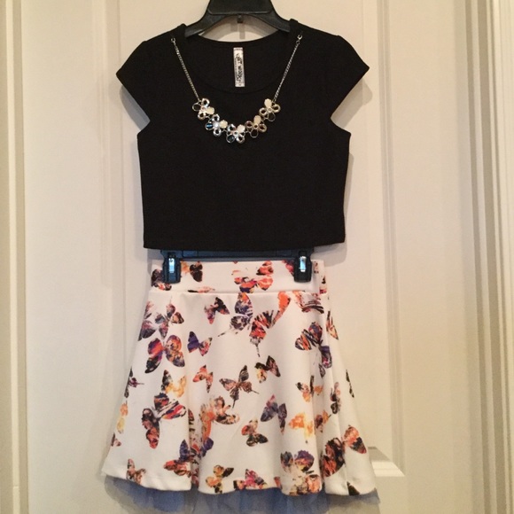 2 piece set by Knit Works. Top: Sz 10 Skirt:Sz 8