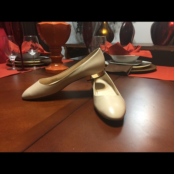 Nude Flats