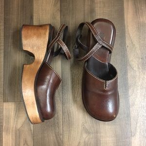 Mia Brown Leather and Wood Platform Clogs SZ 8