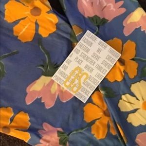 LuLaRoe OS Flower Leggings!