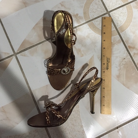 Heels - Picture 2 of 3