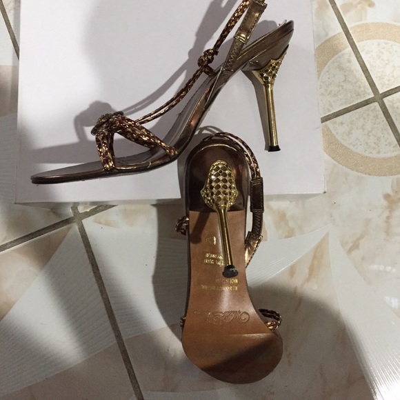 Heels - Picture 3 of 3