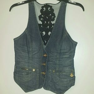 Dereon denim vest w/ back detail!