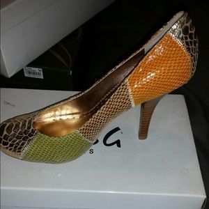 BCBG Pumps!