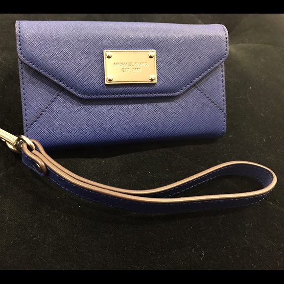 Michael Kors Handbags - Authentic Michael Kors Wristlet