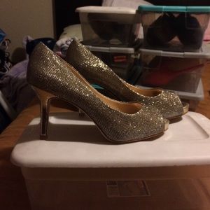Silver / Creme heels size 7