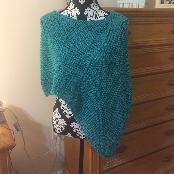 Handmade poncho - Picture 2 of 4