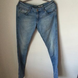 H&M blue Denim jeans. Low waist. Slim leg.