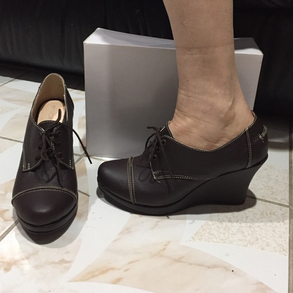 Brown booties - Picture 1 of 4