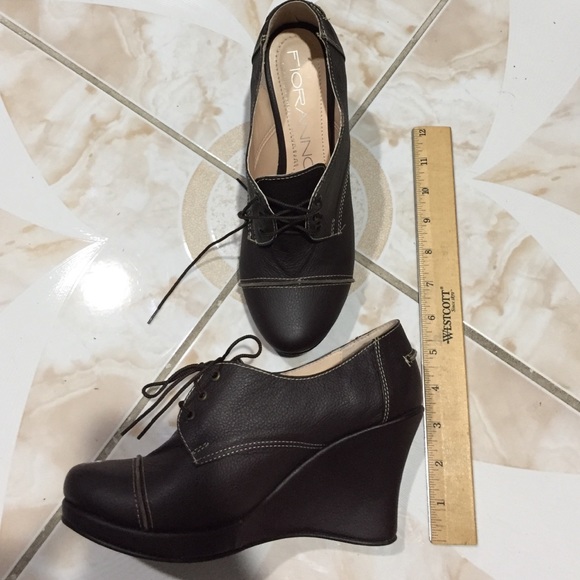 Brown booties - Picture 2 of 4