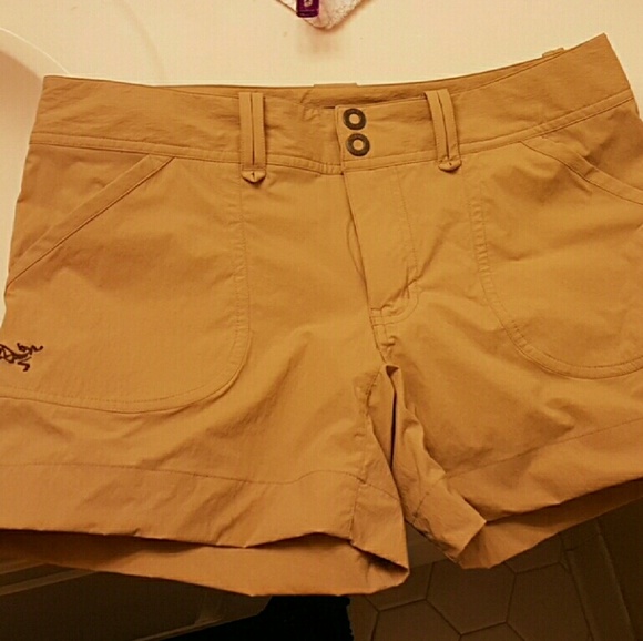 NWOT Arc'teryx Parapet Hiking Shorts in Gobi