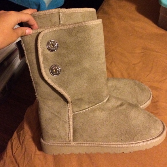 Cute winter boots size 7