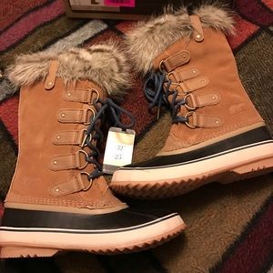 Brand new Sorel winter boots tan