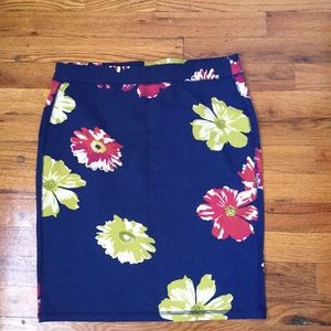 Old Navy floral skirt. Size medium