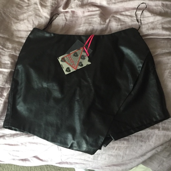 Boohoo leather skort. Never worn, NWT.