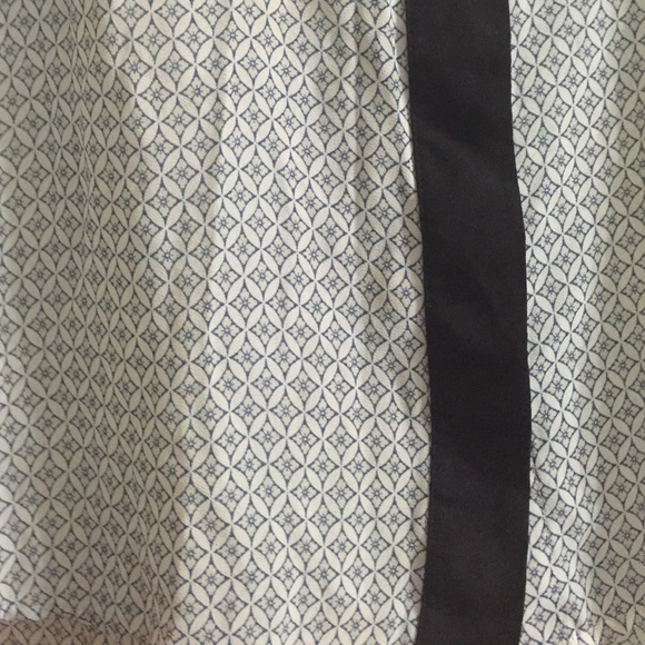 H&M button down blouse - Picture 2 of 3