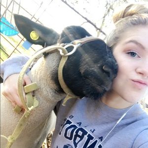 Meet your Posher, Hannah