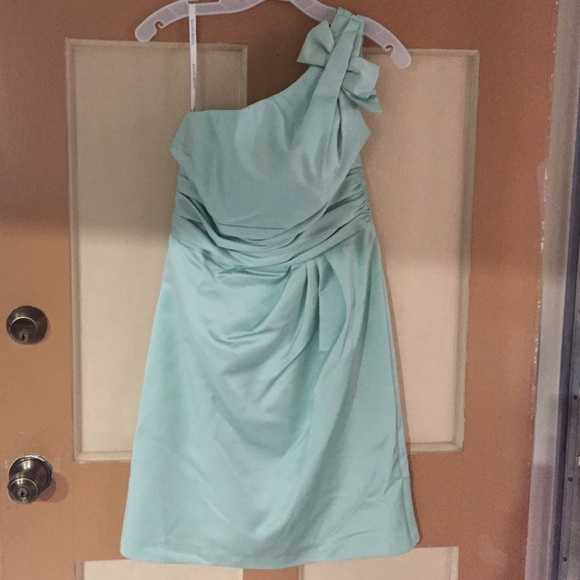 Bridesmaid / Formal Dress - Picture 2 of 4