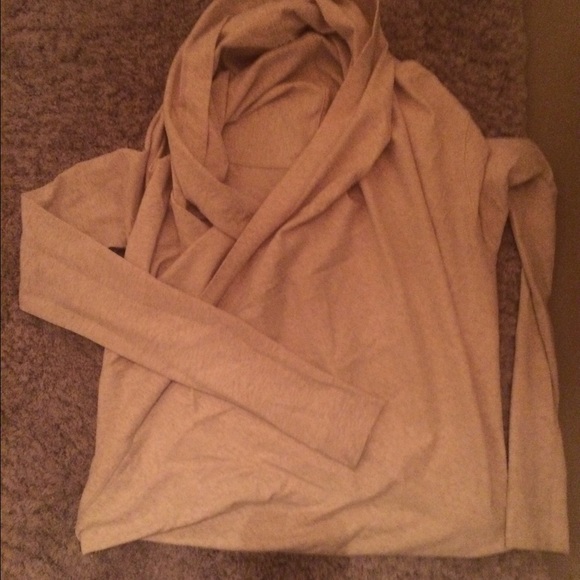 Lululemon long sleeve wrap.  Super cozy!