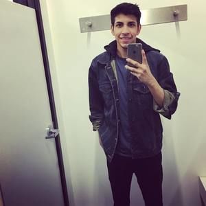 Meet your Posher, Max