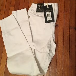 Women's skinny leg jeans