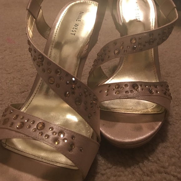 Nine West Gold studded Heels - Picture 3 of 3