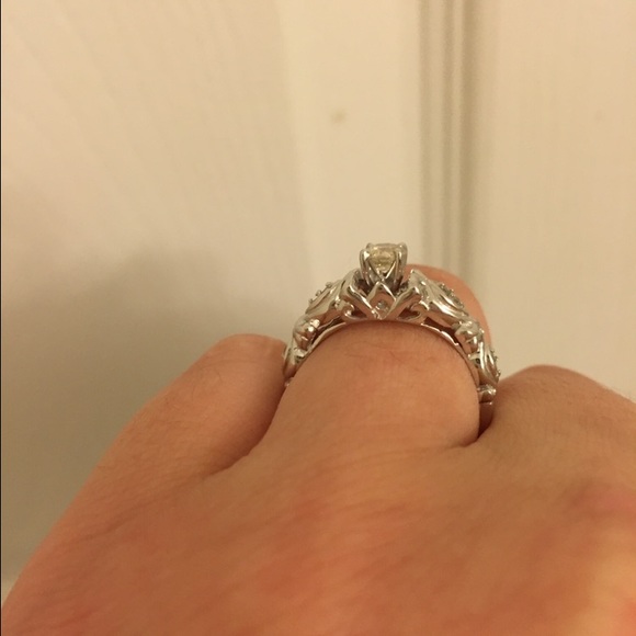 Engagement ring - Picture 2 of 4
