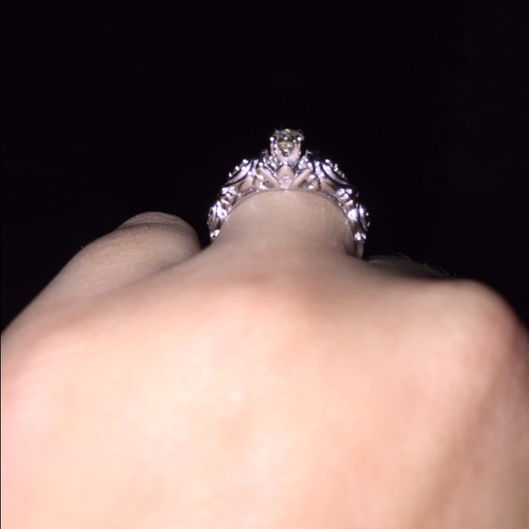 Engagement ring - Picture 4 of 4