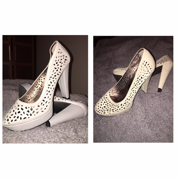 ‼️FINAL PRICE‼️🆕✨Calvin Klein Perforated Pumps 🆕 - Picture 2 of 4