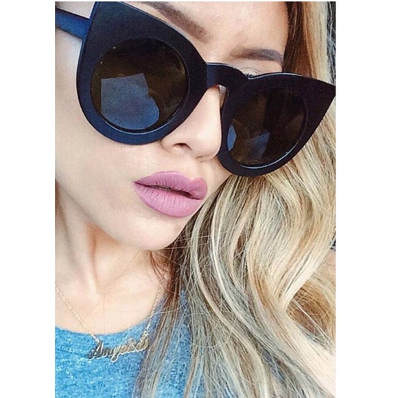 Isela Black Matte Oversized Cat Eye Sunglasses - Picture 2 of 3