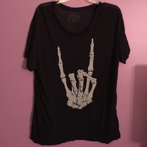 Black t shirt with skull hand.