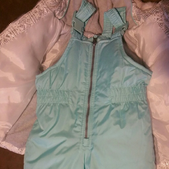Snow bibs and jacket set. - Picture 4 of 4