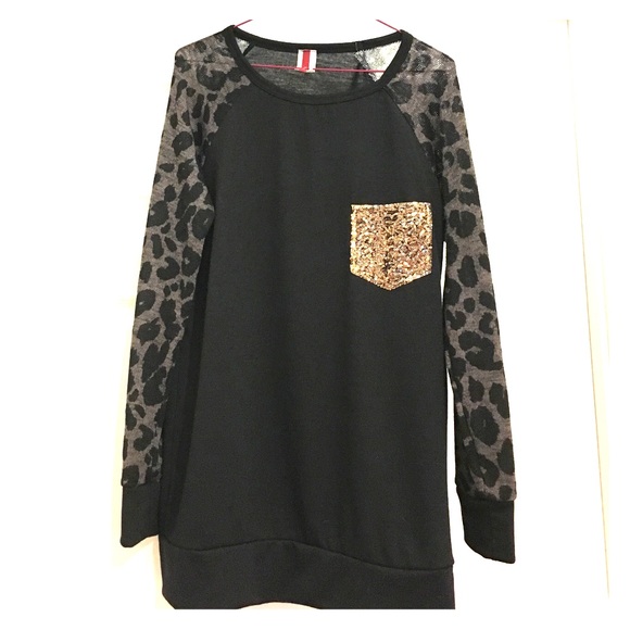 Long sleeve raglan style