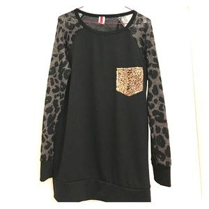 Long sleeve raglan style