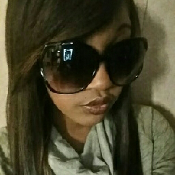 Meet your Posher, Destinee