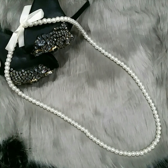 SOLD OUT GLAMOROUS STRAND OF PEARLS NWOT - Picture 2 of 3